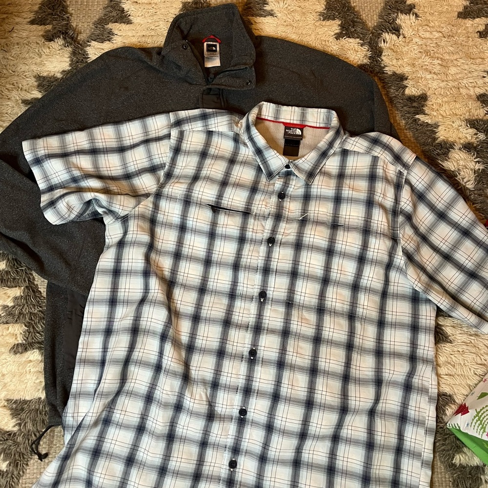 The North Face (Qty 2) XL